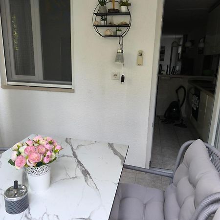 Apartman Robertino 1966 Макарска Екстериор снимка