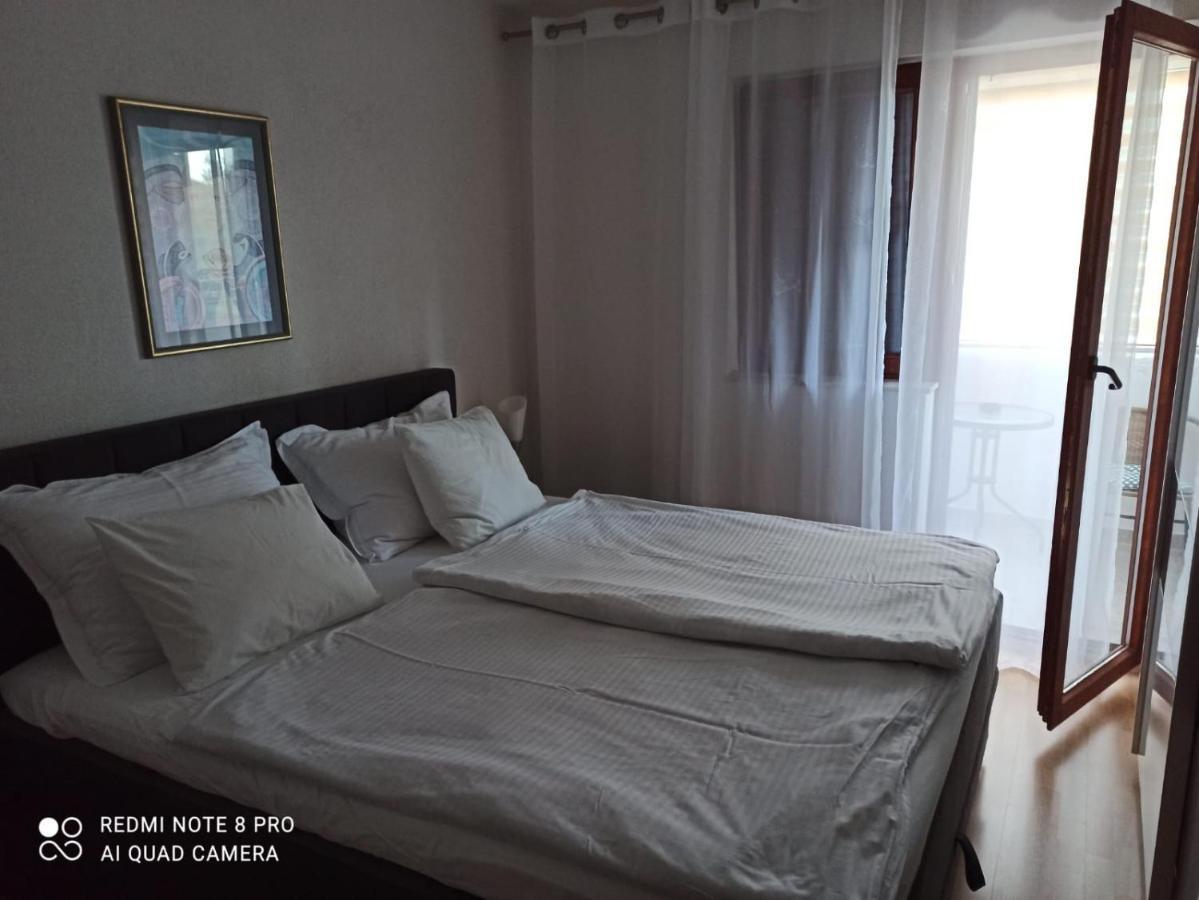 Apartman Robertino 1966 Макарска Екстериор снимка