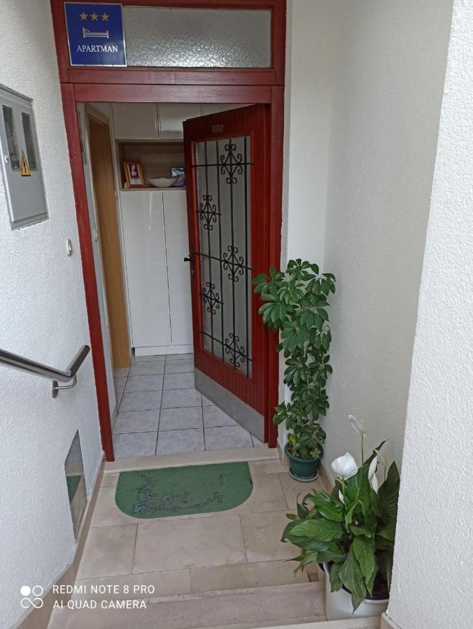 Apartman Robertino 1966 Макарска Екстериор снимка
