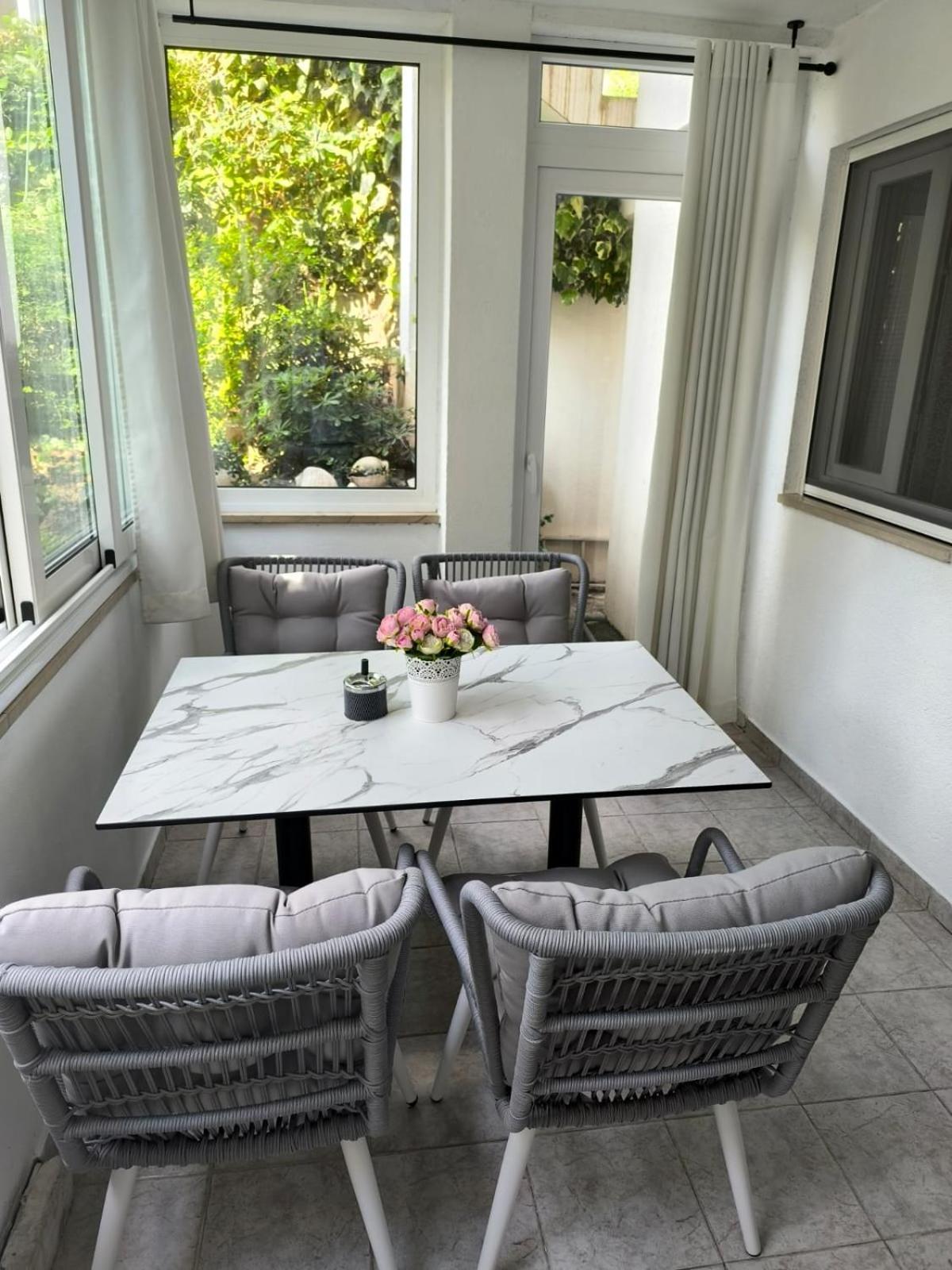 Apartman Robertino 1966 Макарска Екстериор снимка