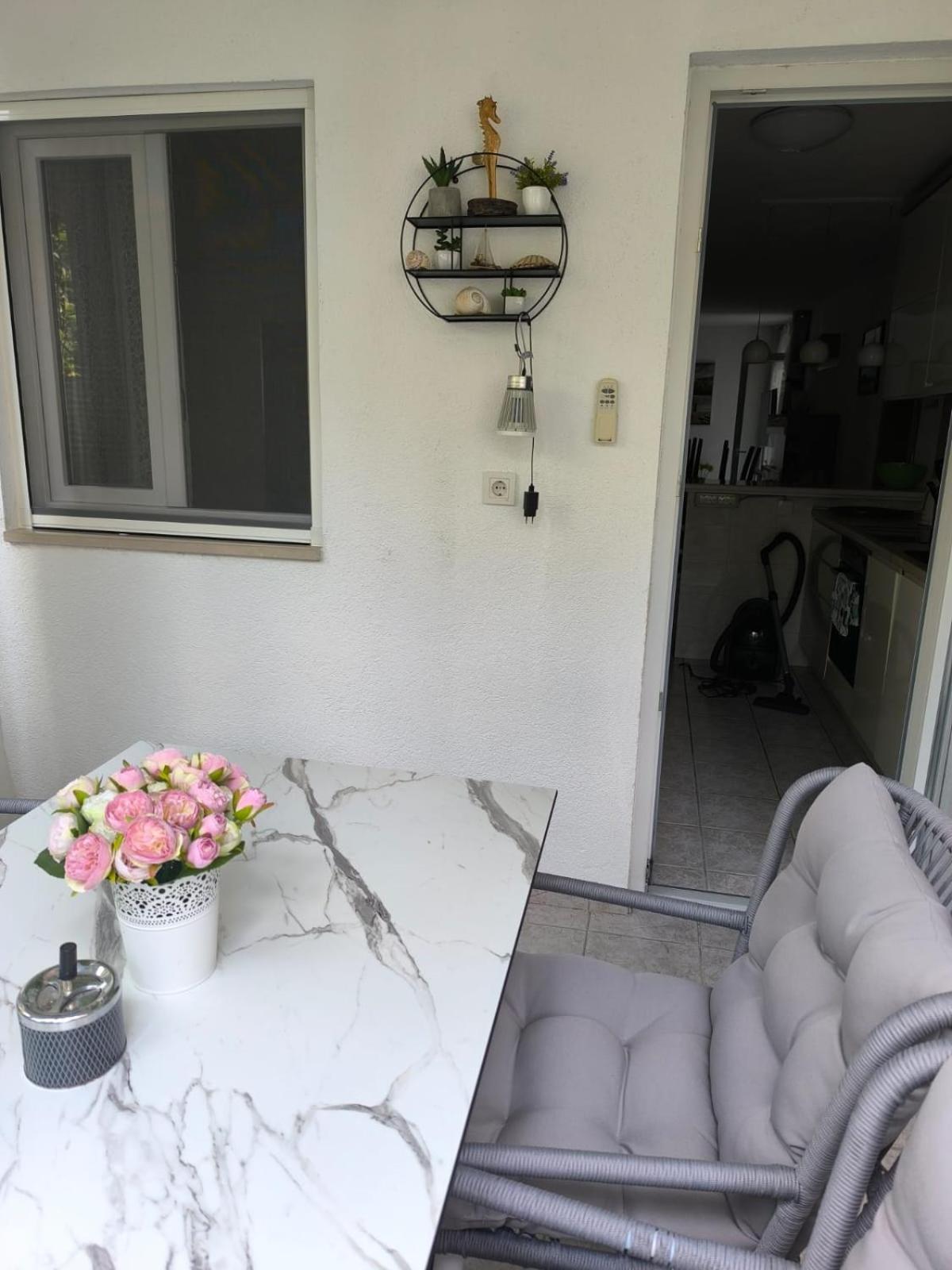 Apartman Robertino 1966 Макарска Екстериор снимка