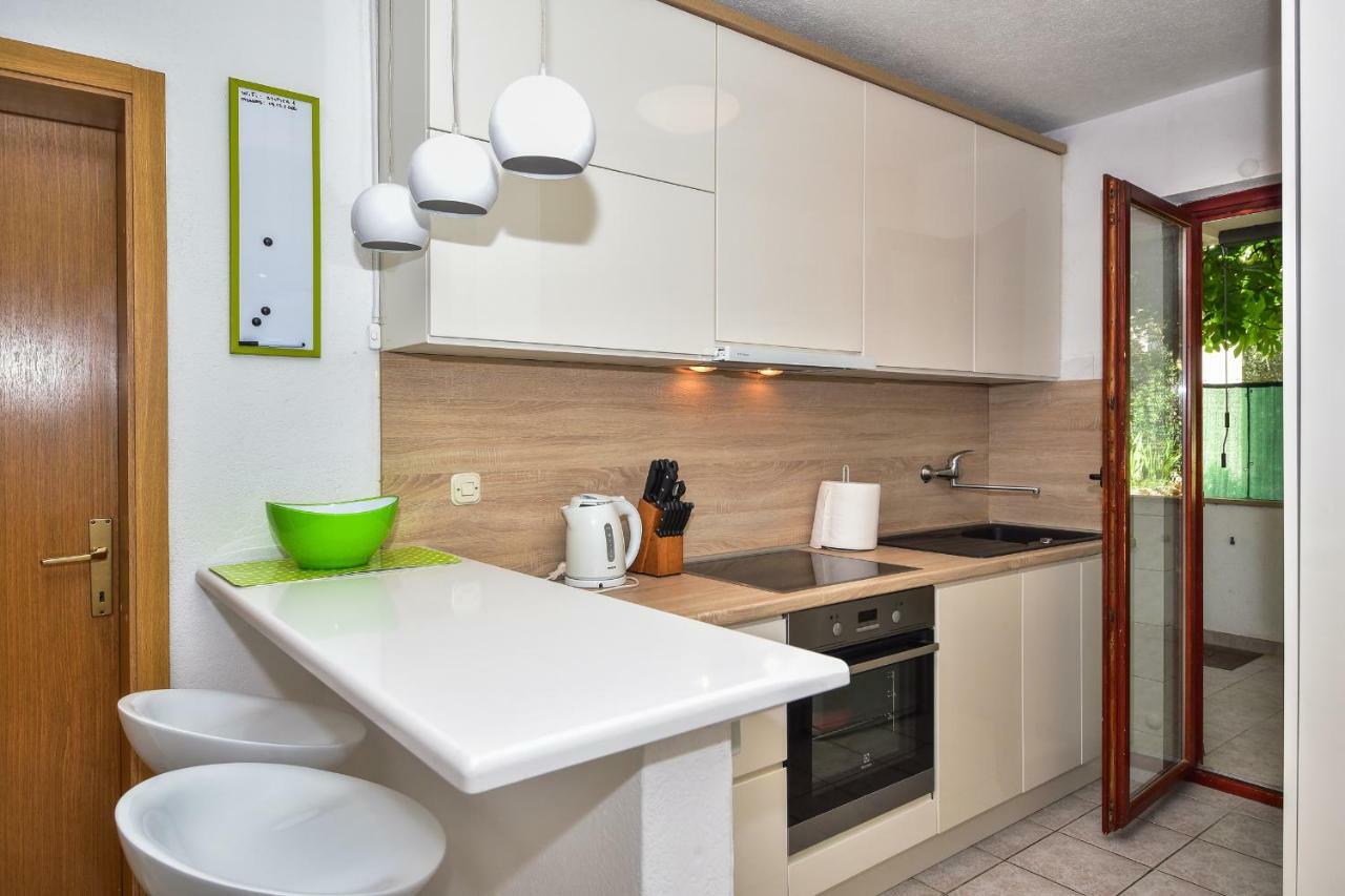 Apartman Robertino 1966 Макарска Екстериор снимка
