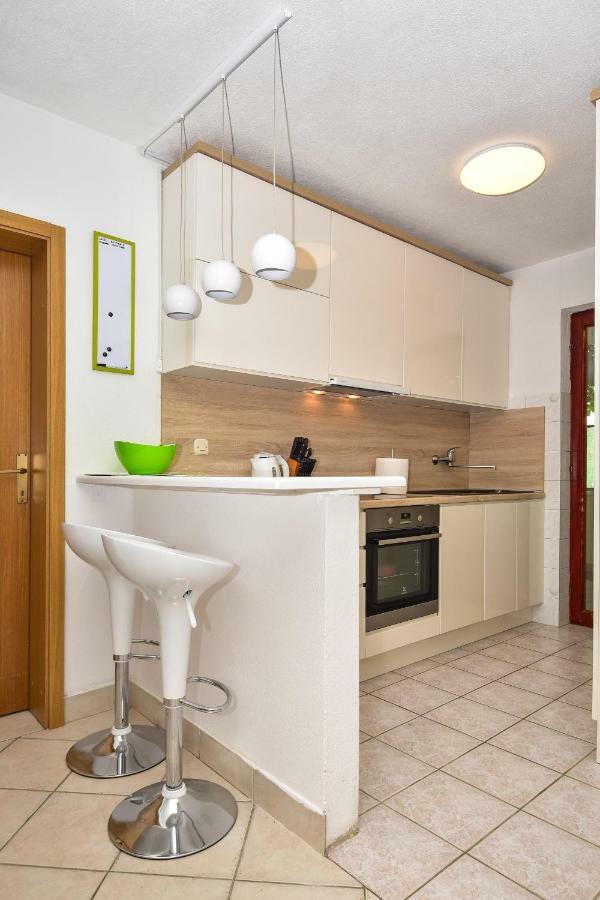 Apartman Robertino 1966 Макарска Екстериор снимка