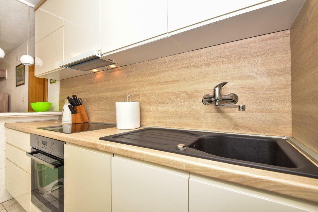 Apartman Robertino 1966 Макарска Екстериор снимка